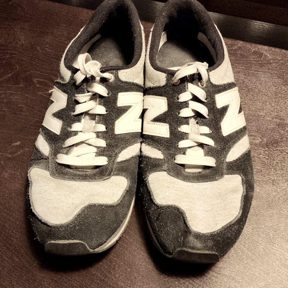 New Balance 420 shoes